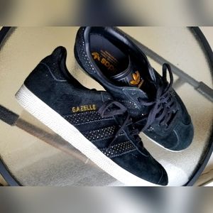 Womens Gold & Black Adidas Gazell size 8